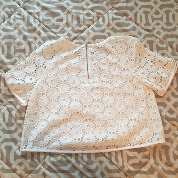 ⭐️NWOT White Sugarlips Top w Crochet Design Detail - Picture 4 of 4